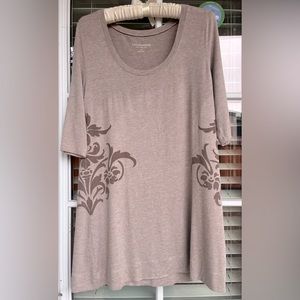 Mauve scoop-neck tunic.